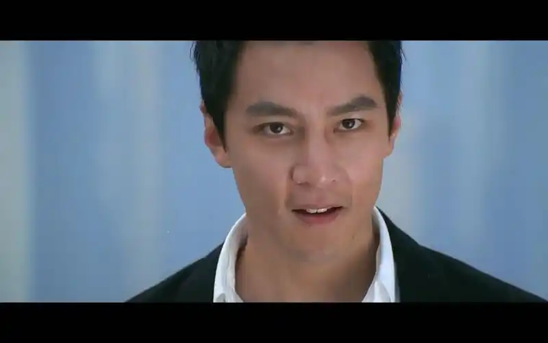 《新警察故事》吴彦祖气急败坏和成龙比组枪,姜还是老的辣