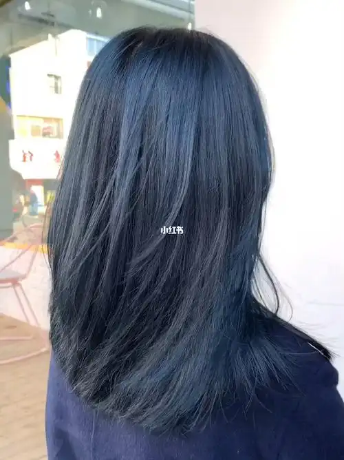赶紧去染个高级蓝黑色|||73答应我一定要染次蓝黑的色显白又高级