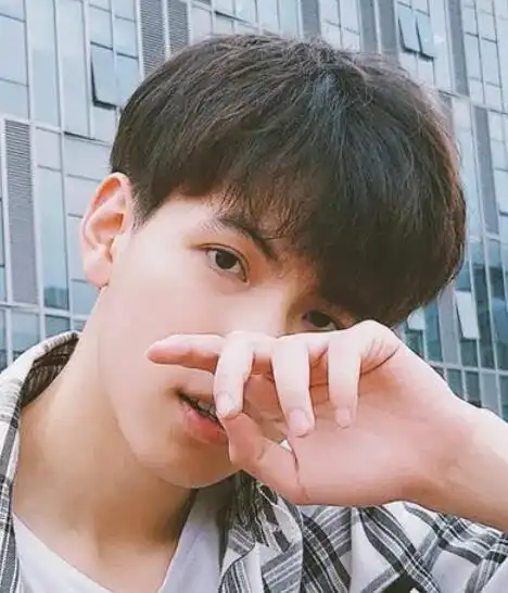 学生轻微纹理烫2021,清新自然的纹理烫发