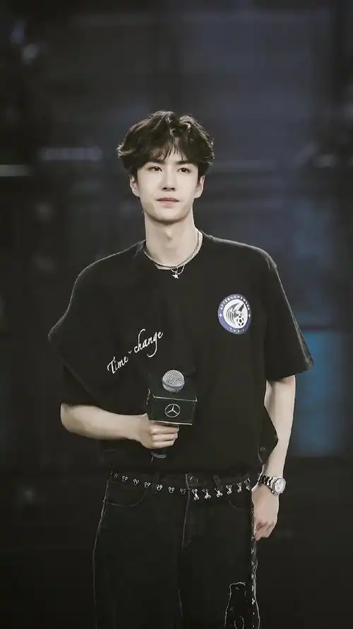 【一点资讯】王一博回归《这就是街舞4》,牛仔套装帅气十足,刘海漂染