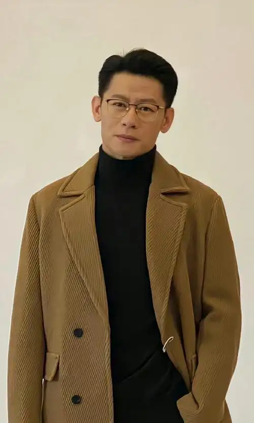 李健:做演员嘛,最重要的是两极反转啦#李健早期微博##狂飙一下子变乱