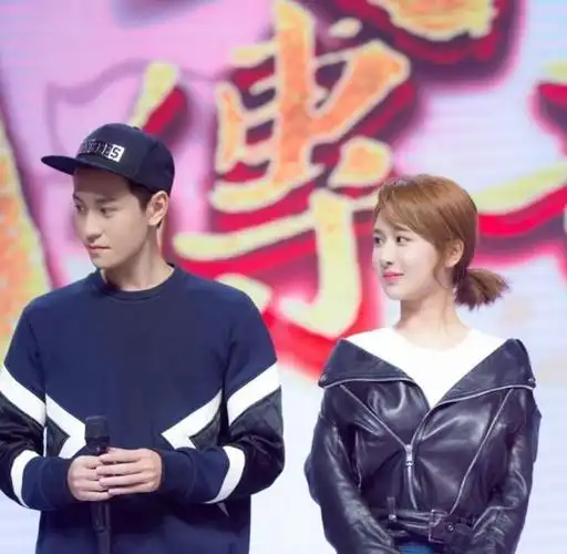 杨紫被曝与前男友在横店聚餐分手四年旧情复燃双方出面辟谣