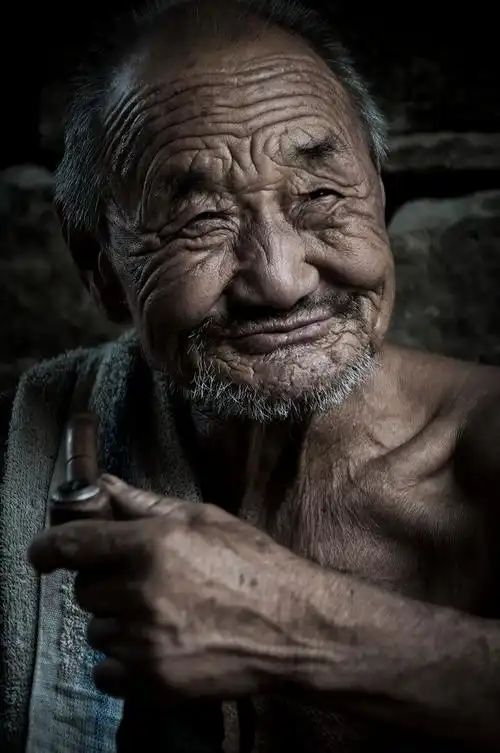 山村老人太行山区八旬老人