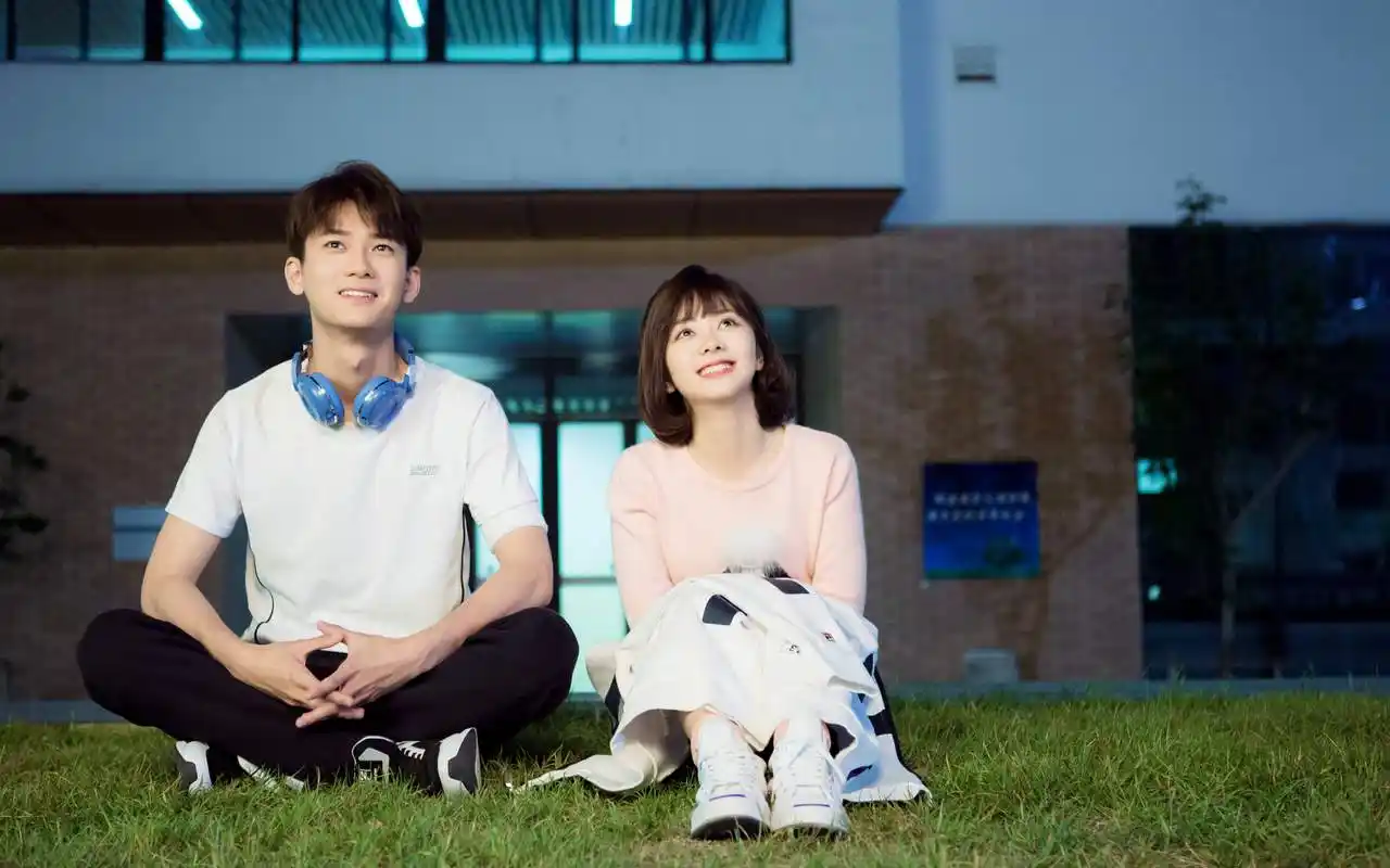 《浪花一朵朵》谭松韵熊梓淇"白云夫妇"恋情曝光