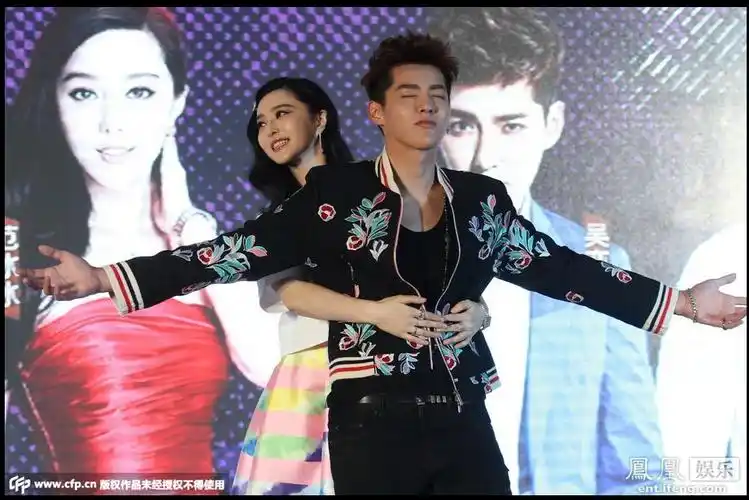 范冰冰公主抱吴亦凡上演泰坦尼克经典戏码