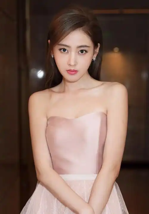 张天爱个人资料图片(露胸露腿博出位) - 赤虎壹号