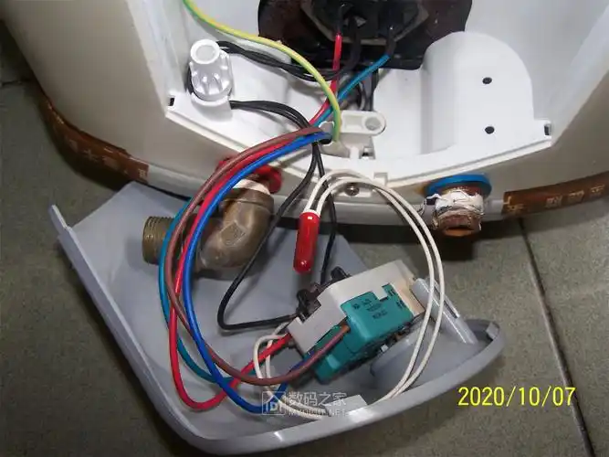 拆修内胆漏水30升储水式电热水器