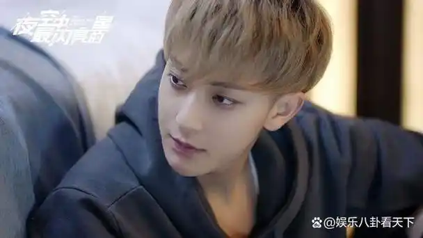 在节目中,黄子韬有什么需要的,黄爸总是淡然一笑:我赞助.