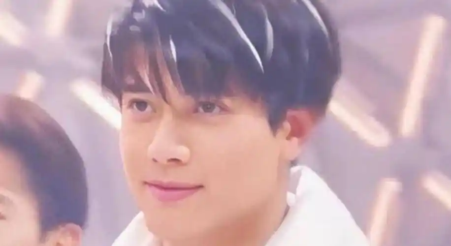 郭富城年轻时三七分配毛衣真帅与妻子方媛压马路身高是硬伤