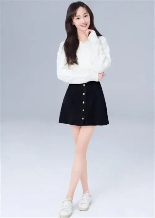 女人,春天穿裙子别再"老一套"!学会郑爽这种穿搭,回头率超高