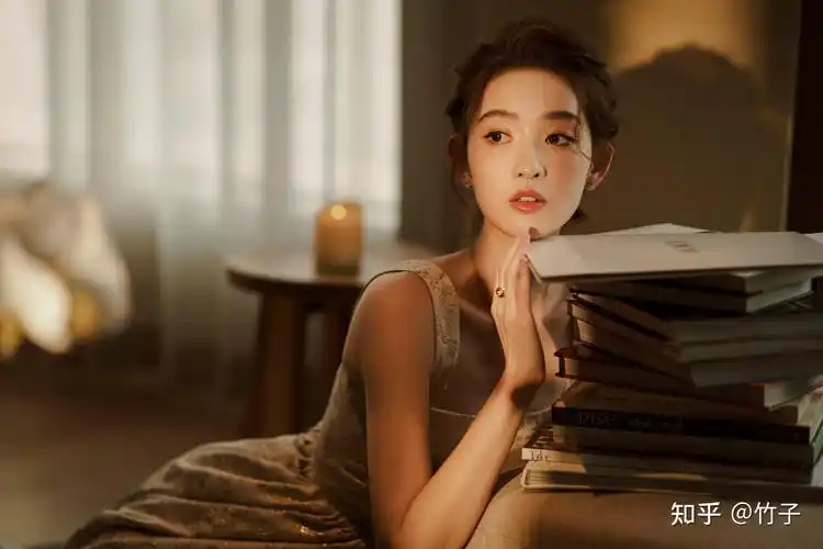 王玉雯最新美照分享,白金小伞裙在光影中优雅明朗,王玉雯好美! - 知乎