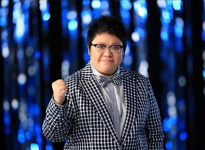 回顾歌手韩红从小和奶奶相依为命至今不婚背后原因令人心酸