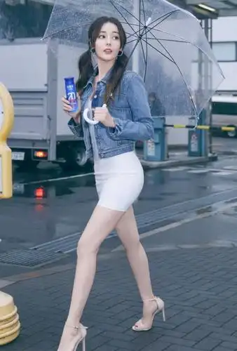 迪丽热巴的背不是背是保加利亚的玫瑰