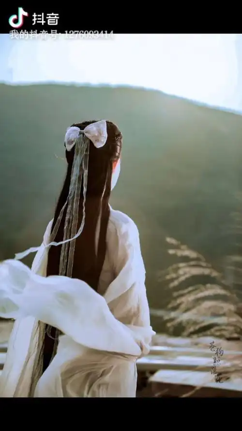 最漂亮的小龙女,一袭白衣,清丽脱俗,恰恰也是她把神仙姐姐的称号捧上