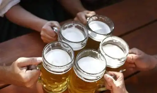 长期喝酒的人身体迟早有5个变化一个比一个坏