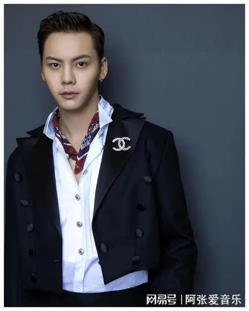 陈伟霆换了新发型,留背头的他突然发现不帅了,颜值下降|寸头|男神|大