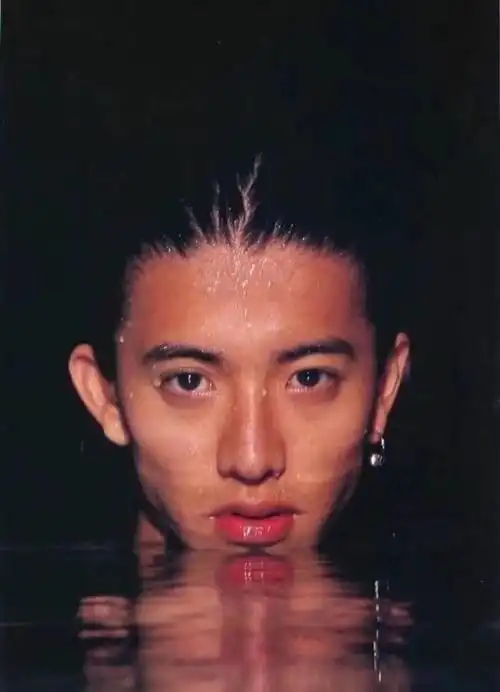 49岁木村拓哉永远是少年!被指颜值崩塌也无惧,西装革履更显帅气