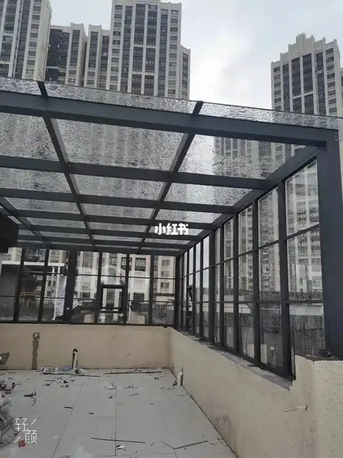 玻璃铝合金雨棚vs耐力板铝合金雨棚