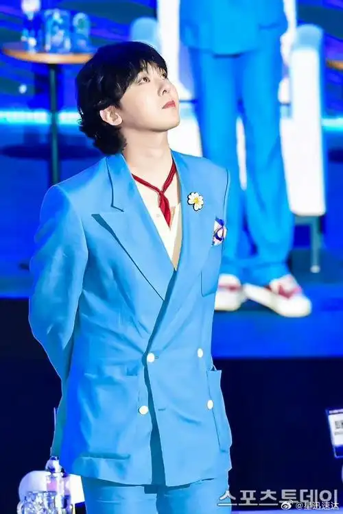 权志龙kaist教授#  蓝色西装好帅啊  #权志龙蓝西装