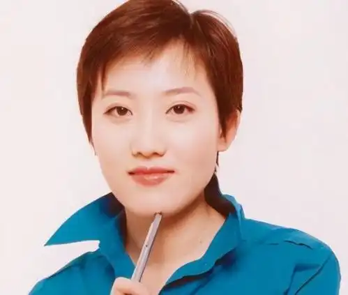 央视主持人在情感方面常常引起人们的关注,曾经有一位名叫倪萍的女士