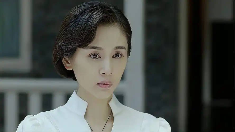 双刺:吴佩欣作为一名特务,手上沾满鲜血,最终还是躲不过审判