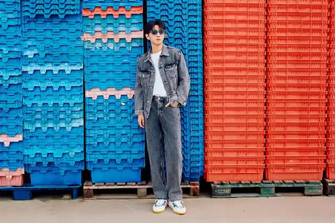 tfboys-王俊凯最新街拍出炉,身上三大代言343535363637