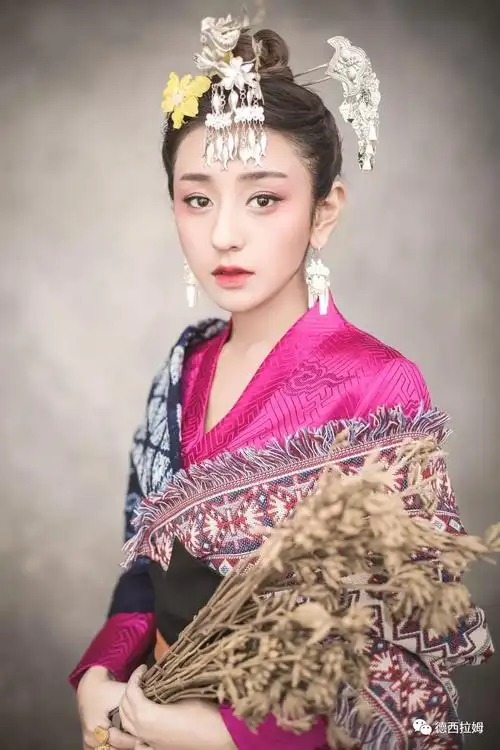 来听听90后藏族民谣女歌手德西拉姆如何诠释香格里拉