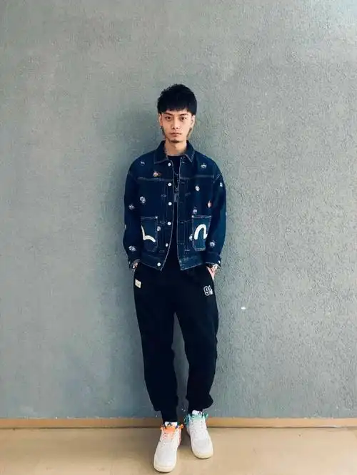 evisu - 季度性革新 aw21专属标识 飞机头蓬巴杜达摩 以鲜明颜色消弭