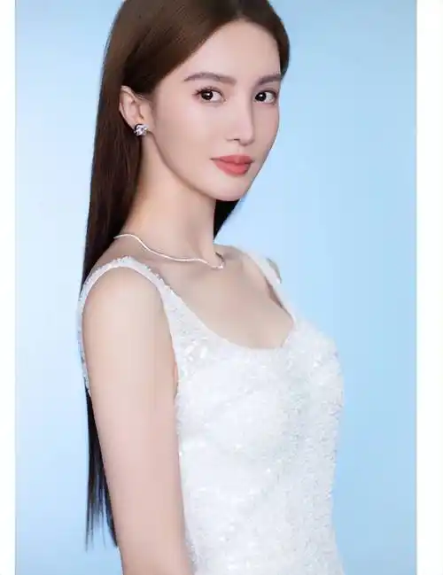 金晨白色长裙仙气十足, 尽显优雅气质 !_舞蹈_古装_作为一个