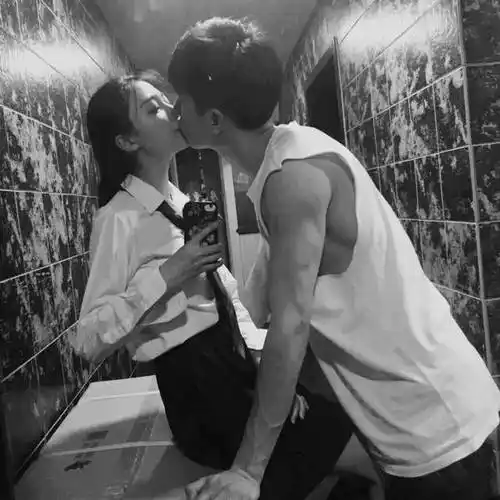 黑白情侣头像一男一女对脸 情侣头像图片大全 -【爱个性】