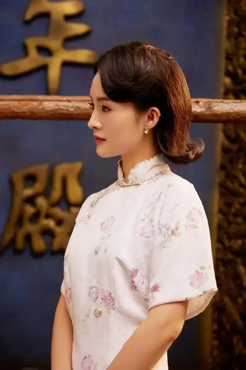 李沁旗袍造型性感写真图片