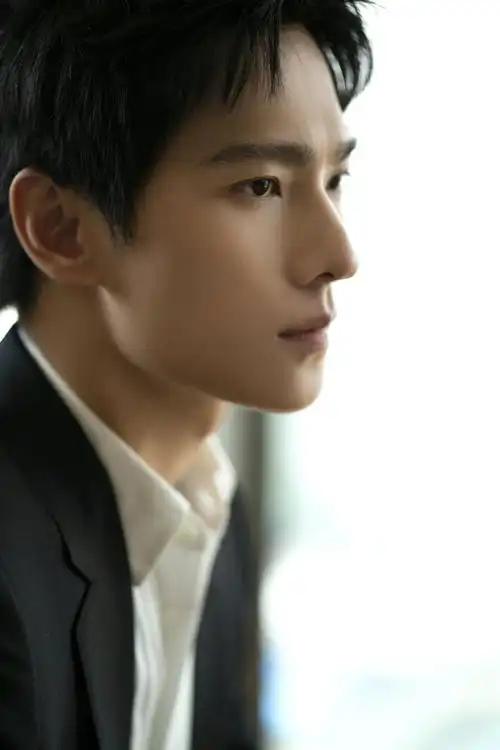 05每周有奖投票05以下男明星的侧颜你觉得谁最优越