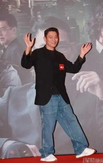 刘德华断崖式哀老满头白发皱纹明显网友泪目天王也老了