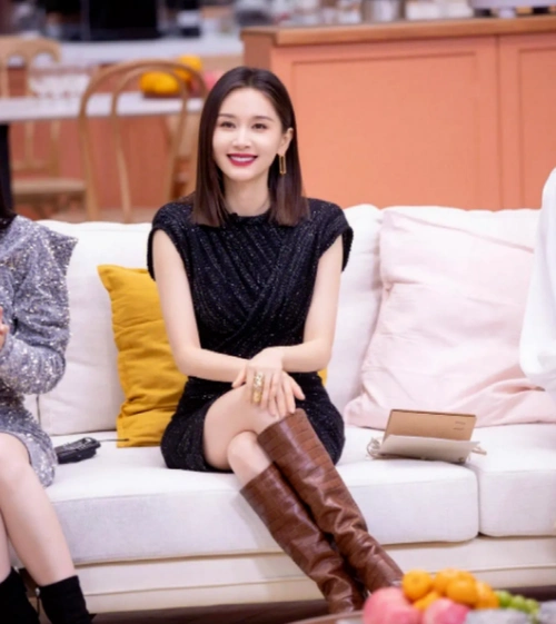 34岁王子文亮相国际电影节,158身高竟穿出178的既视感,气场强大