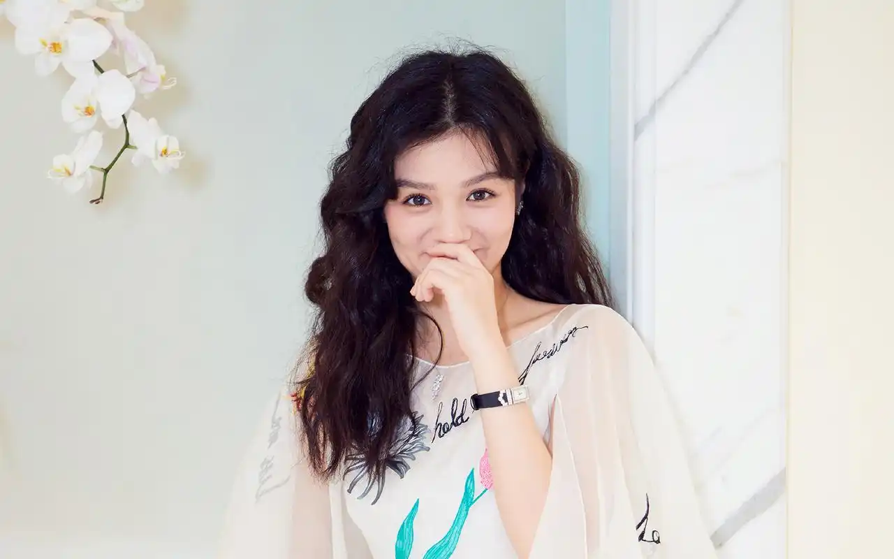 新晋影后春夏金像奖造型高清桌面壁纸