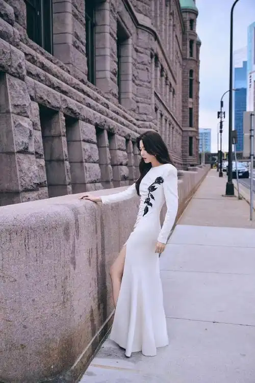 曾黎白色褶皱旗袍