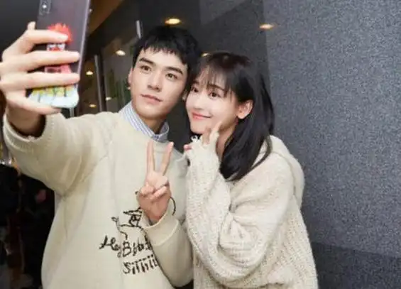 龚俊郑湫泓公布恋情是真的吗 龚俊女朋友照片竟然是她