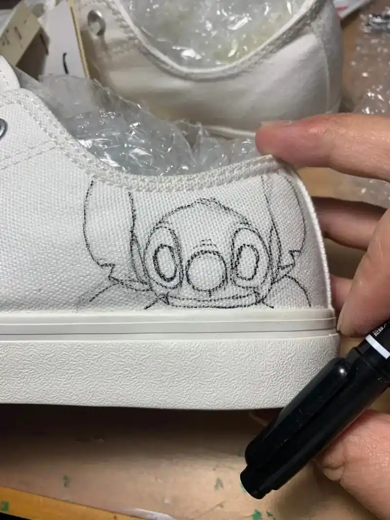 乱涂乱画系列 #想画就画 #鞋子控 #手绘 - 抖音