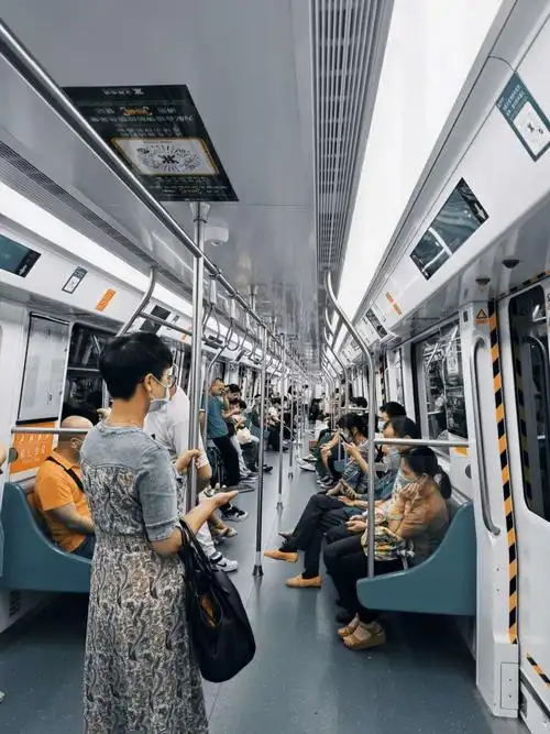 虽然疫情最严重的的时期已过但戴口罩才能坐地铁等规定依然不变坐标