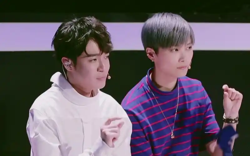 【吴青峰&李宇春】"我很害怕看到他们眼里暗下来的光""我是希望黑夜