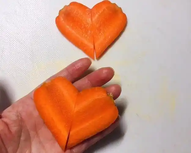 胡萝卜"爱心"的切法,用图示说明.的做法