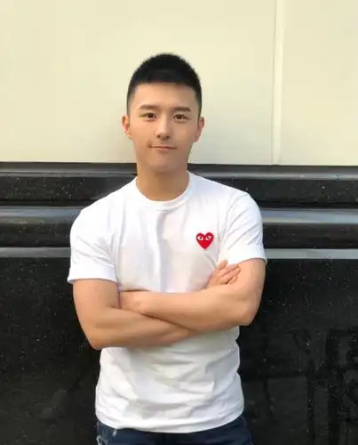 今夏男士发型别乱剪,有这些就够了,清爽,有型,很帅气