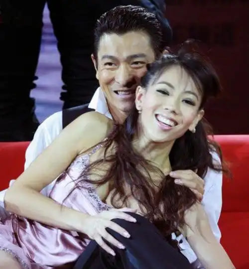 刘德华荧幕情侣:事业巅峰期选择嫁配角老公,中年丧子,今又丧夫