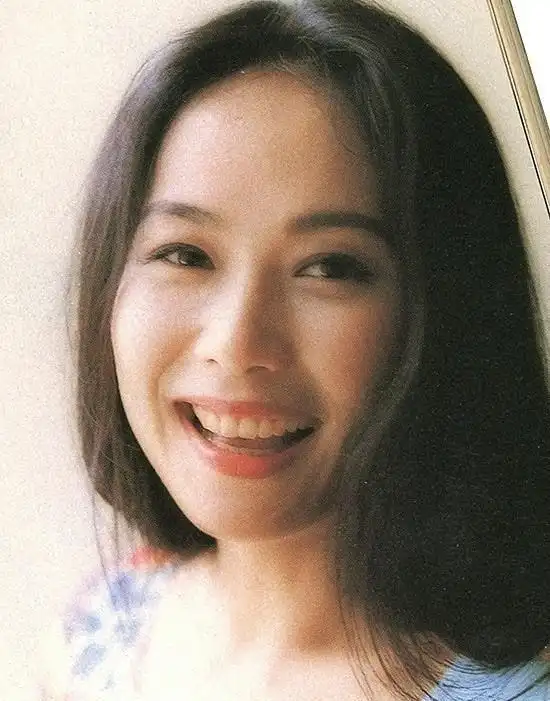 叶童年轻时长发飘飘很美看了她的美照太漂亮