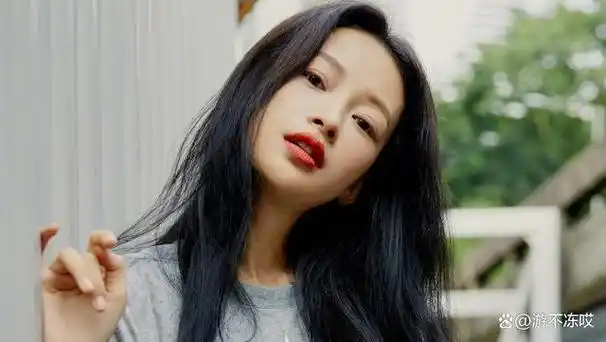 据说连当时连孙怡和董子健结婚都是因为孙怡怀孕了.