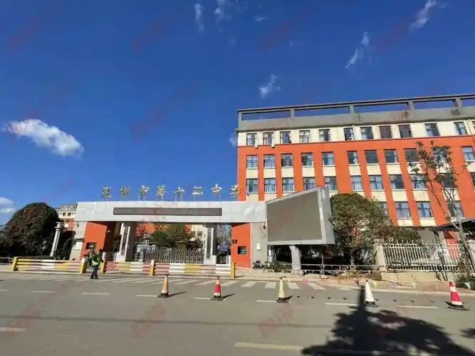 (昆十二中环湖校区)教育上,项目周边有昆十二中环湖校区,民航路小学