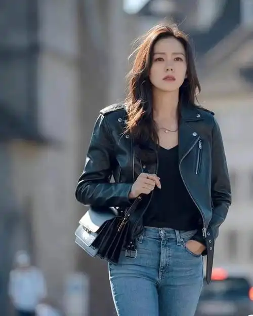 38岁不老女神孙艺珍与玄彬又同框美颜依旧,日常穿搭简单显气质