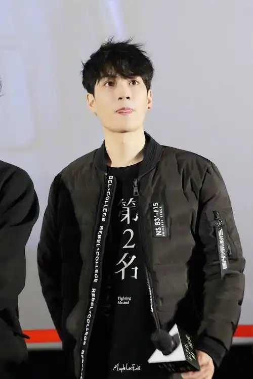 子闳(子闳手机壁纸)