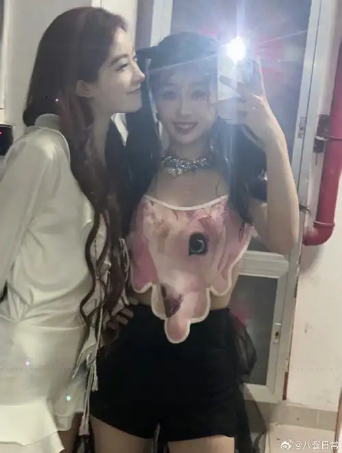 虞书欣,喻言,许佳琪,孔雪儿自拍合照#虞书欣the9合照库存