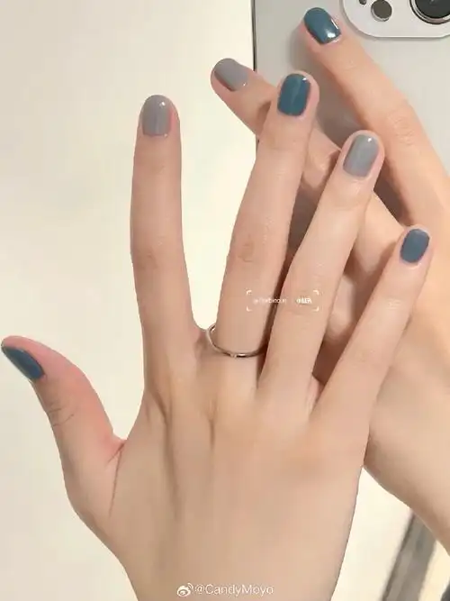 蓝灰撞色91清冷氛围感美甲